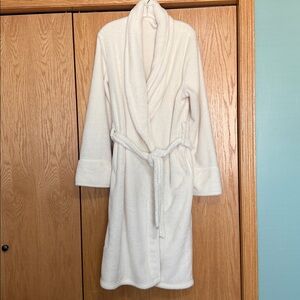 Women’s medium Old Navy Off-White Plush Robe